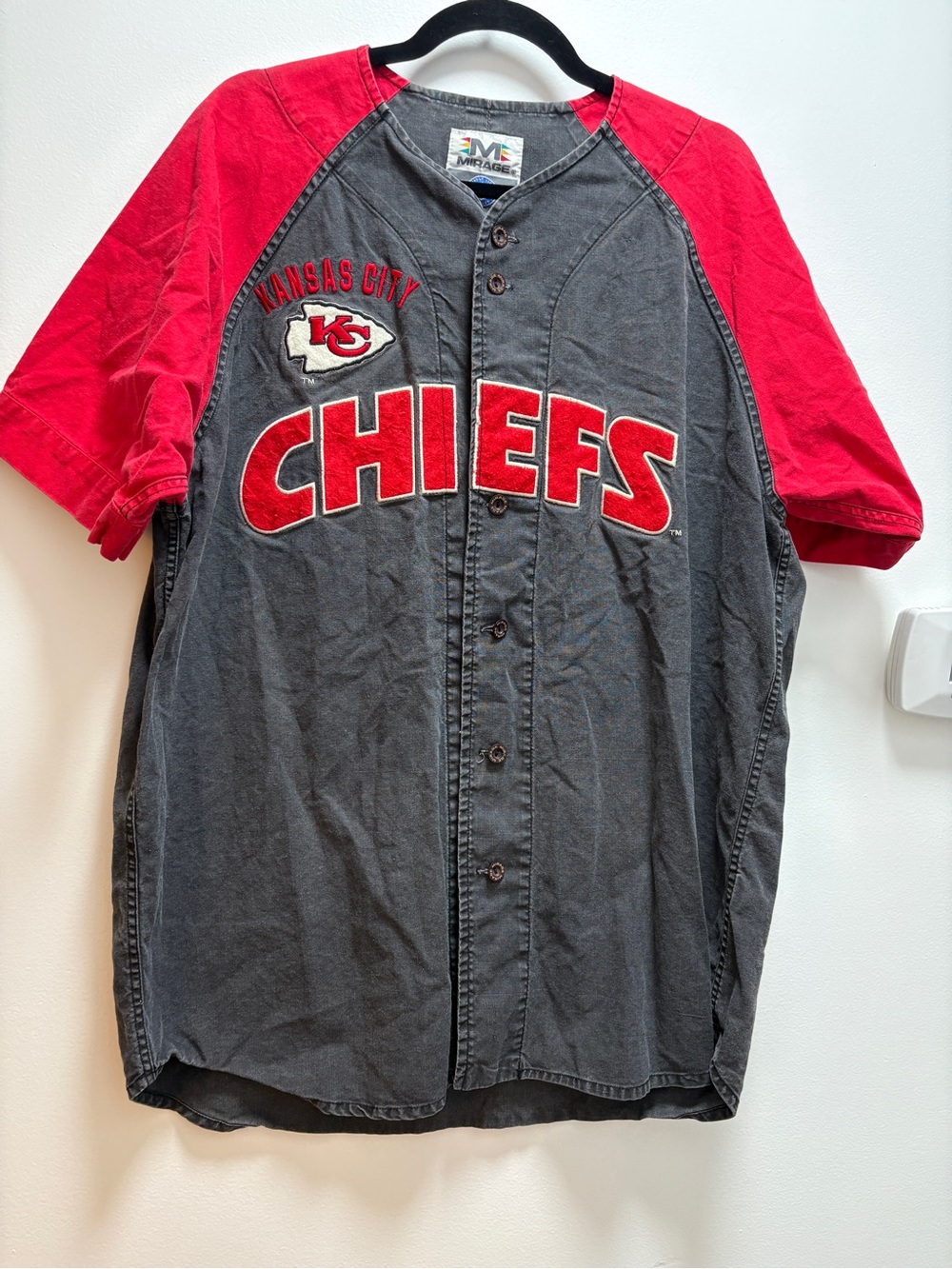 Kansas City Chiefs Vintage 90’s Baseball Style Short Sleeve Shirt Game-Day